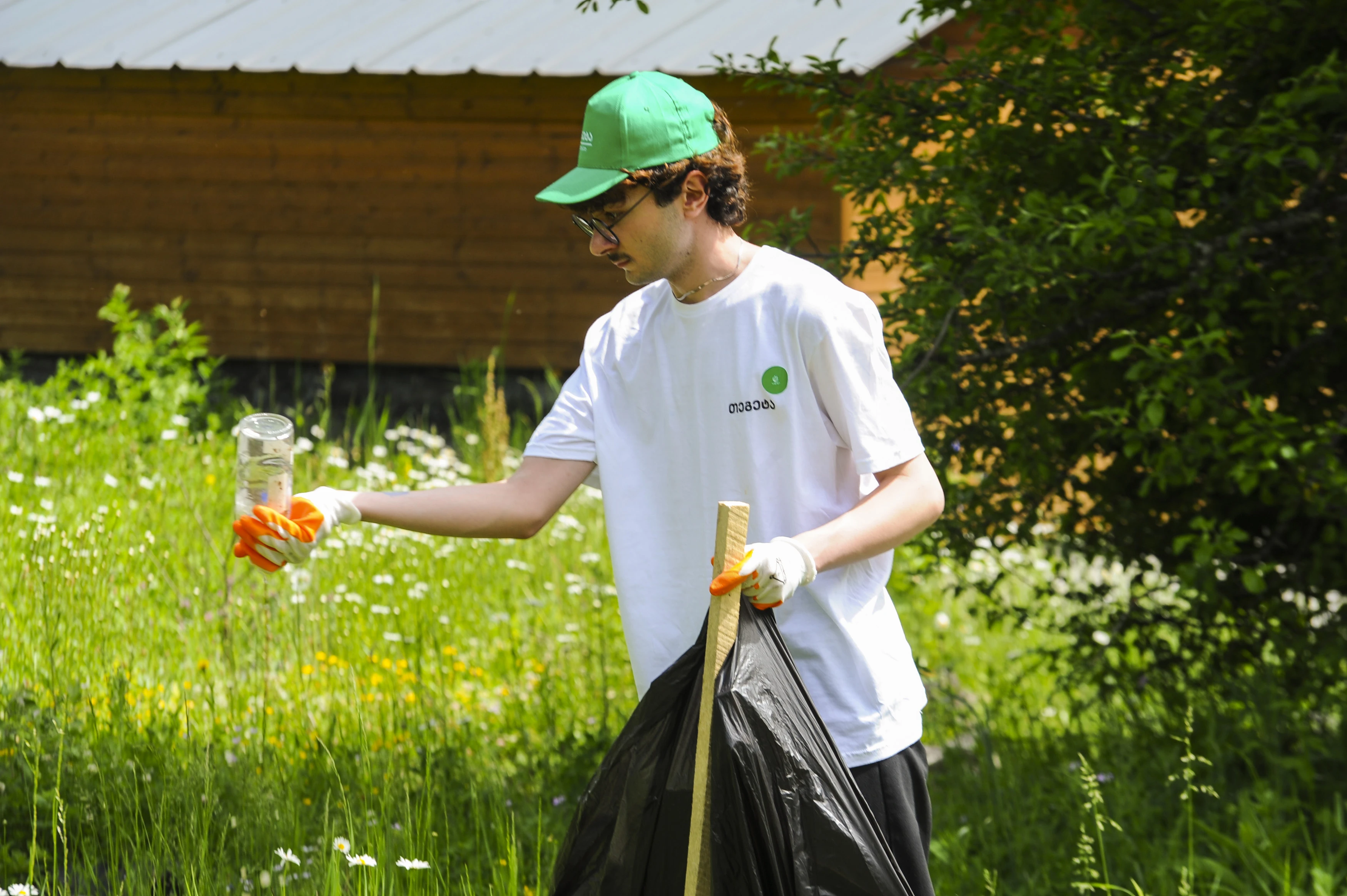 Сотни волонтеров за окружающую среду – фестиваль по уборке Бакуриани прошел при поддержке «Садаги» и «Тегета Холдинг»