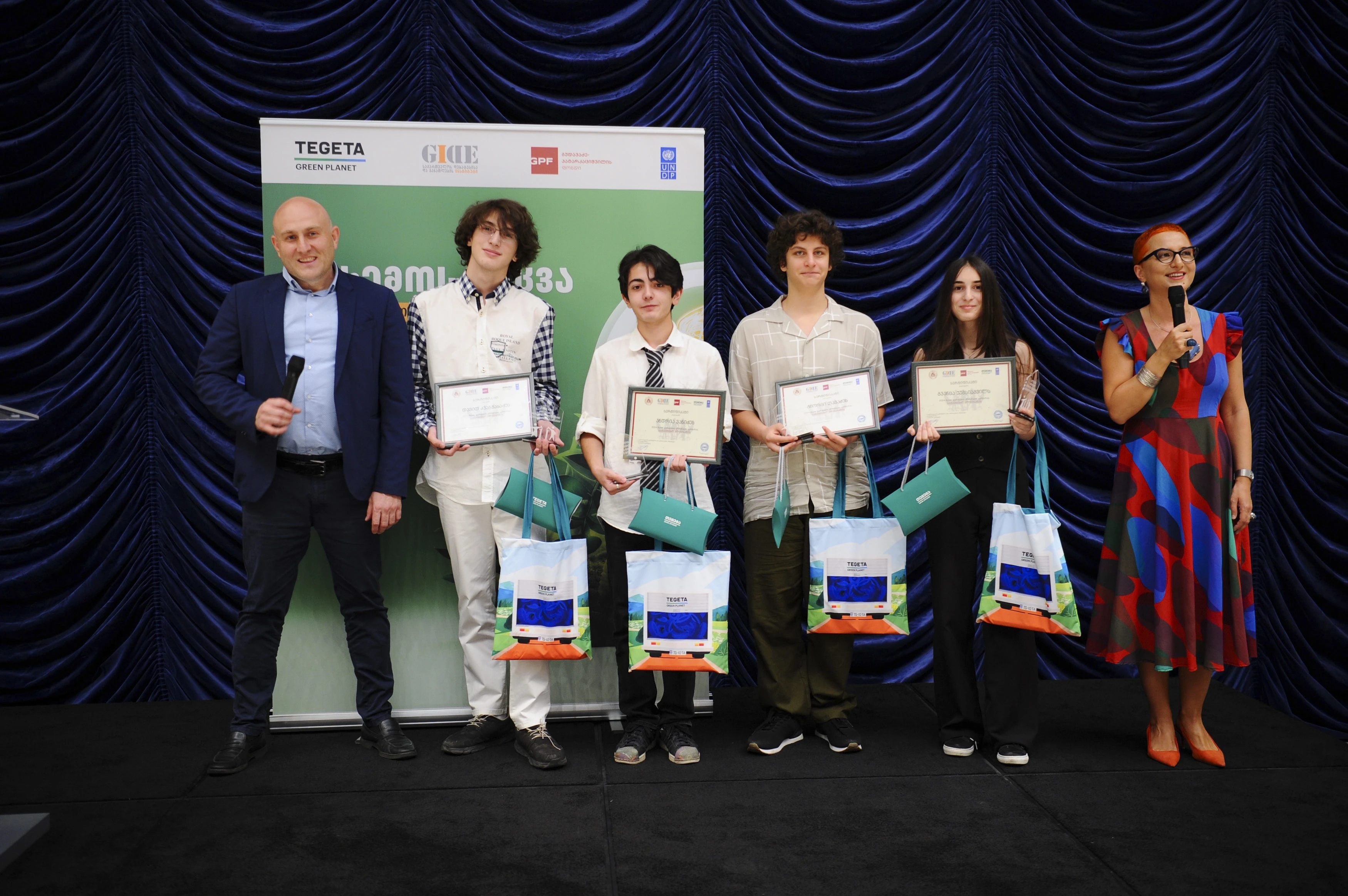 Tegeta Green Planet awarded the participants of the National Debate Tournament.