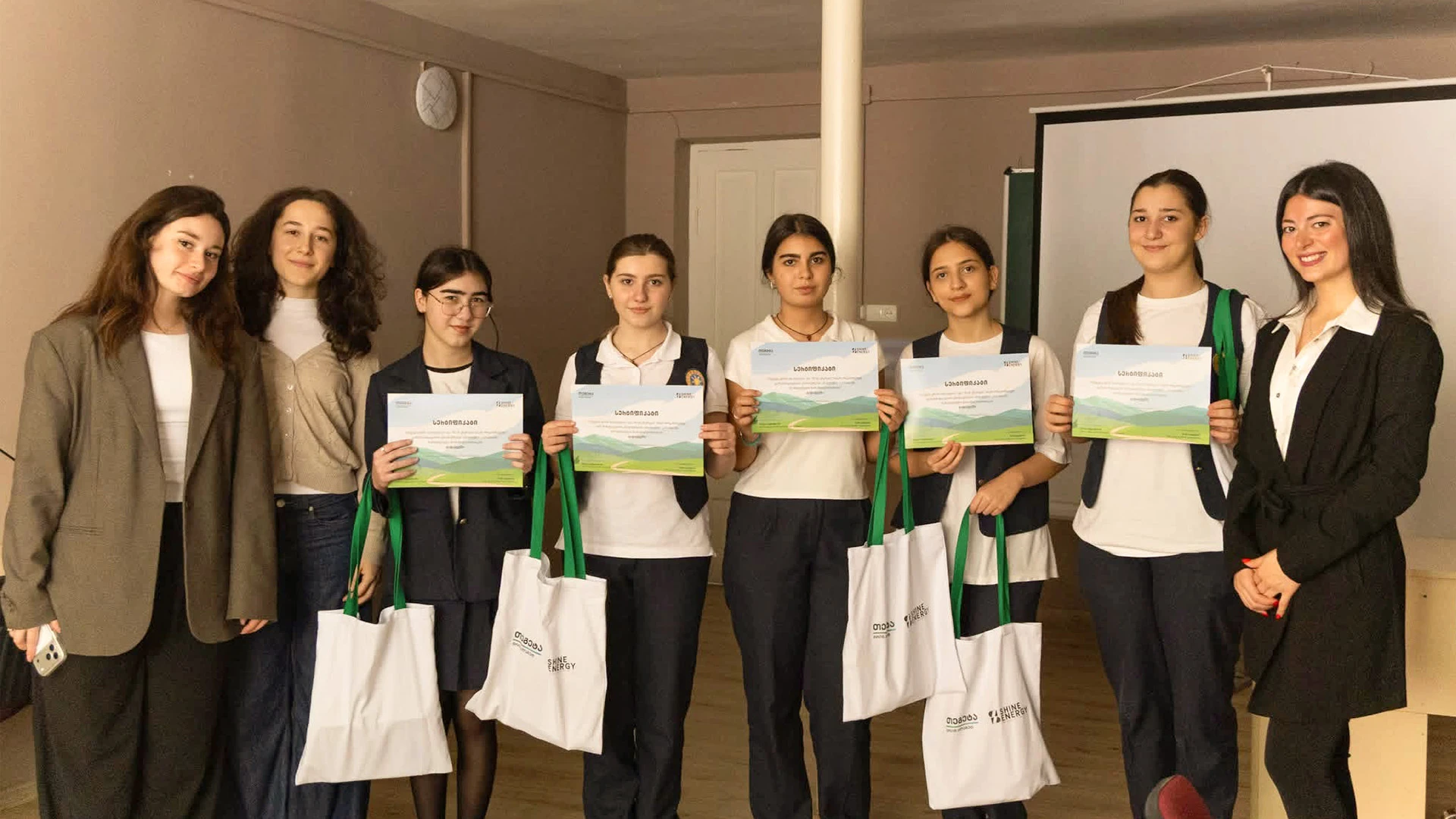 სკოლა „ჰელიოსის“ მოსწავლეებისთვის გარემოსდაცვითი საგანმანათლებლო შეხვედრა გაიმართა